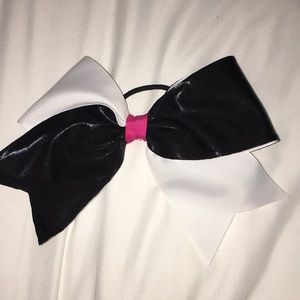 Cheer bow